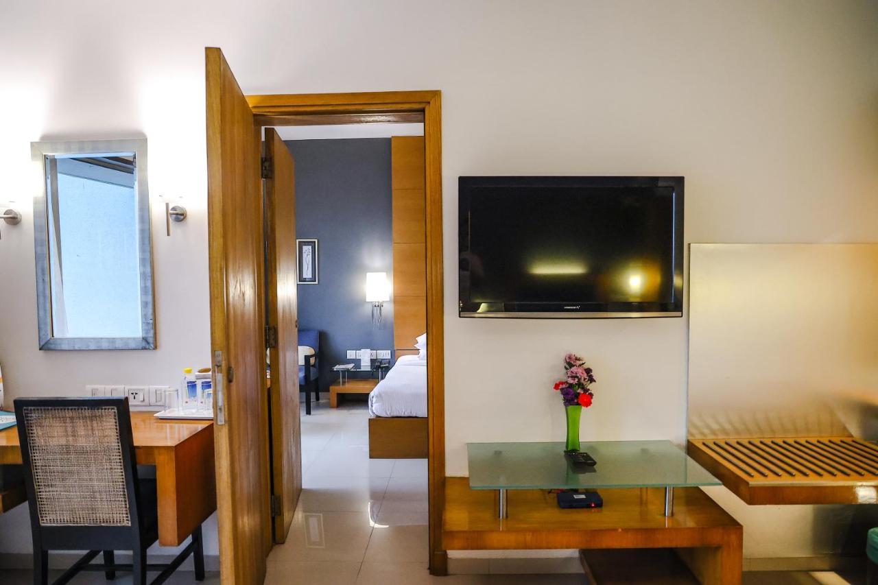 Krishna Palace Hotel Mumbai Exteriör bild