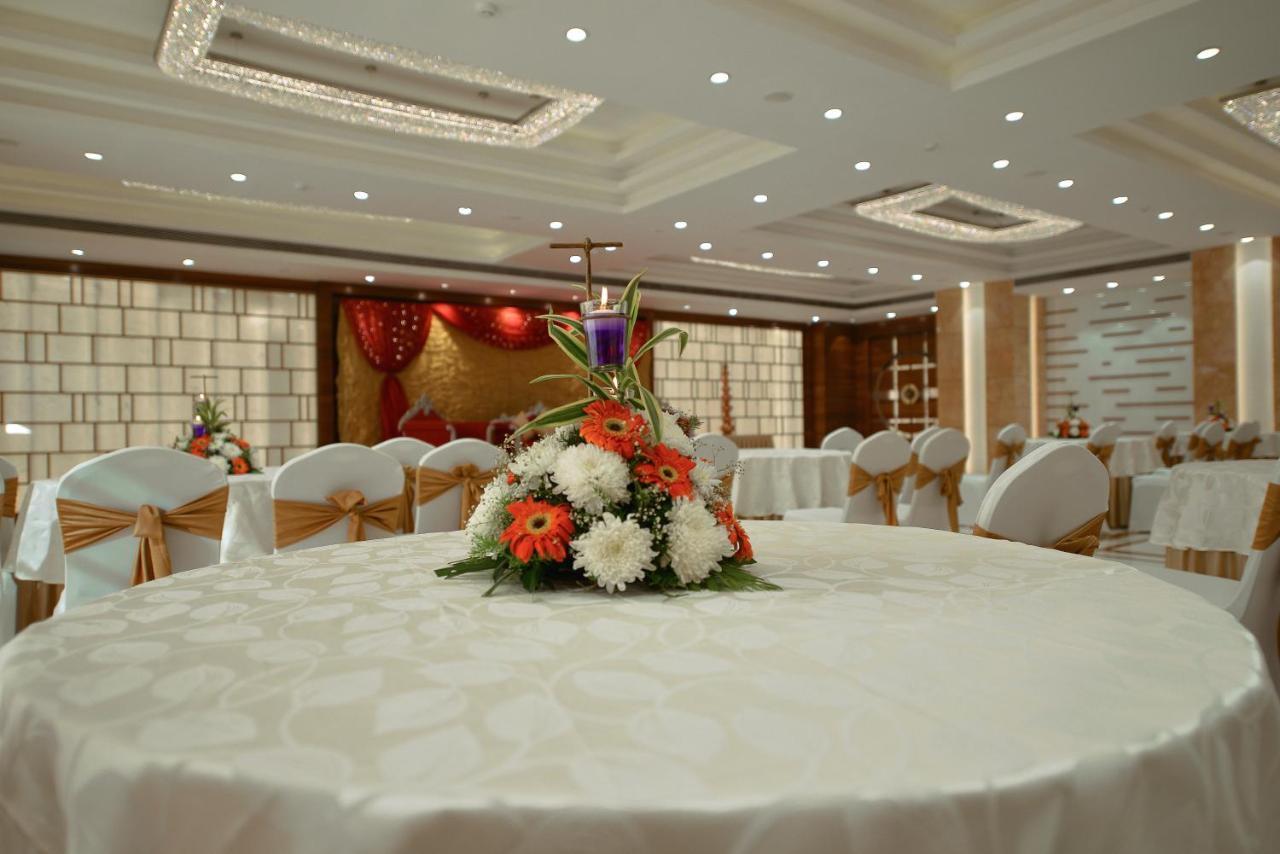 Krishna Palace Hotel Mumbai Exteriör bild