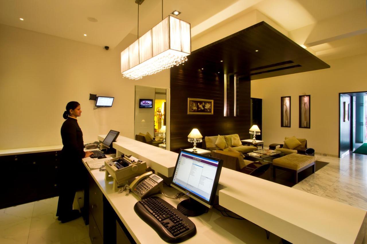 Krishna Palace Hotel Mumbai Exteriör bild